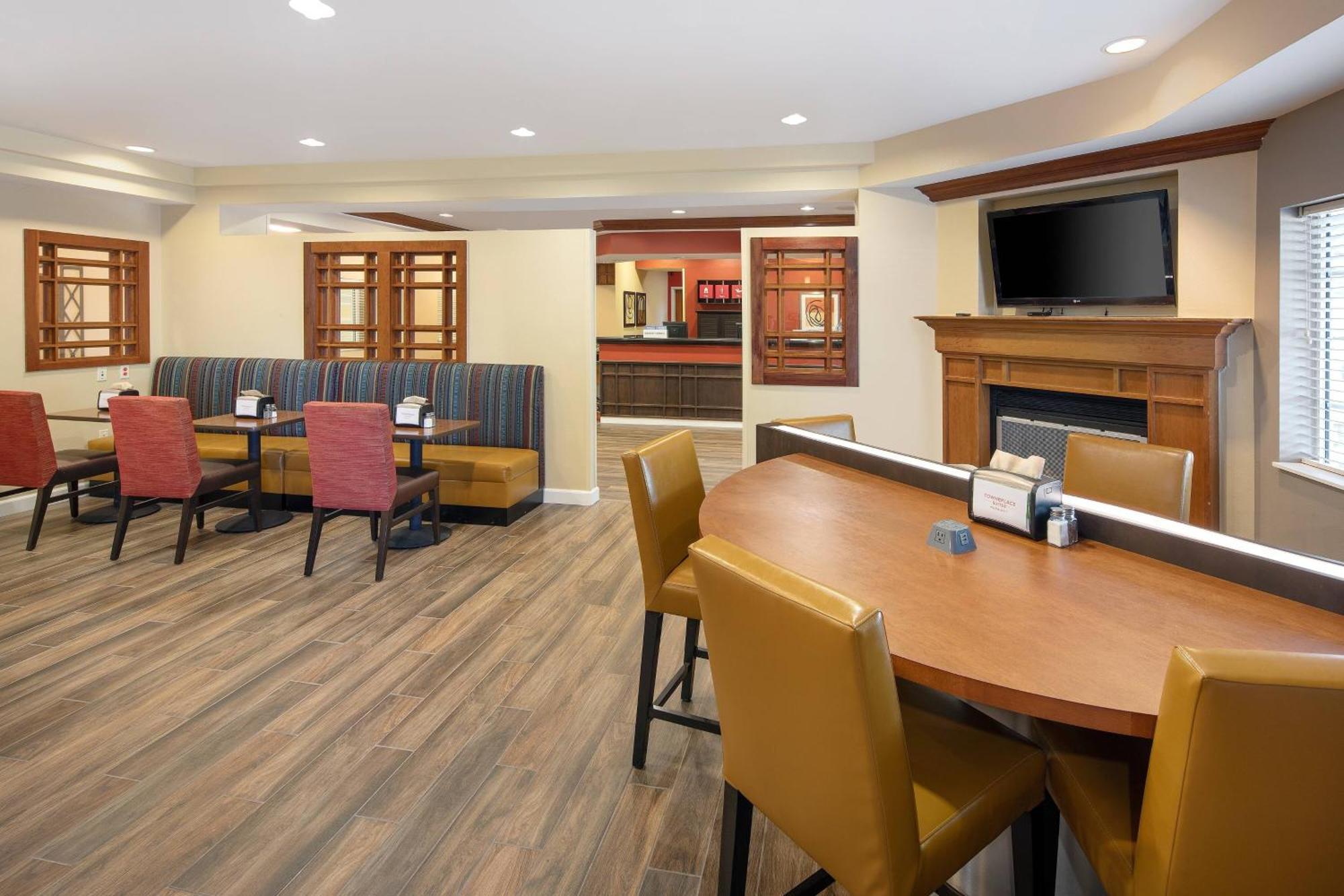 Hotel Towneplace By Marriott Rogers